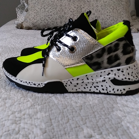 Sneakers - Picture 1 of 3
